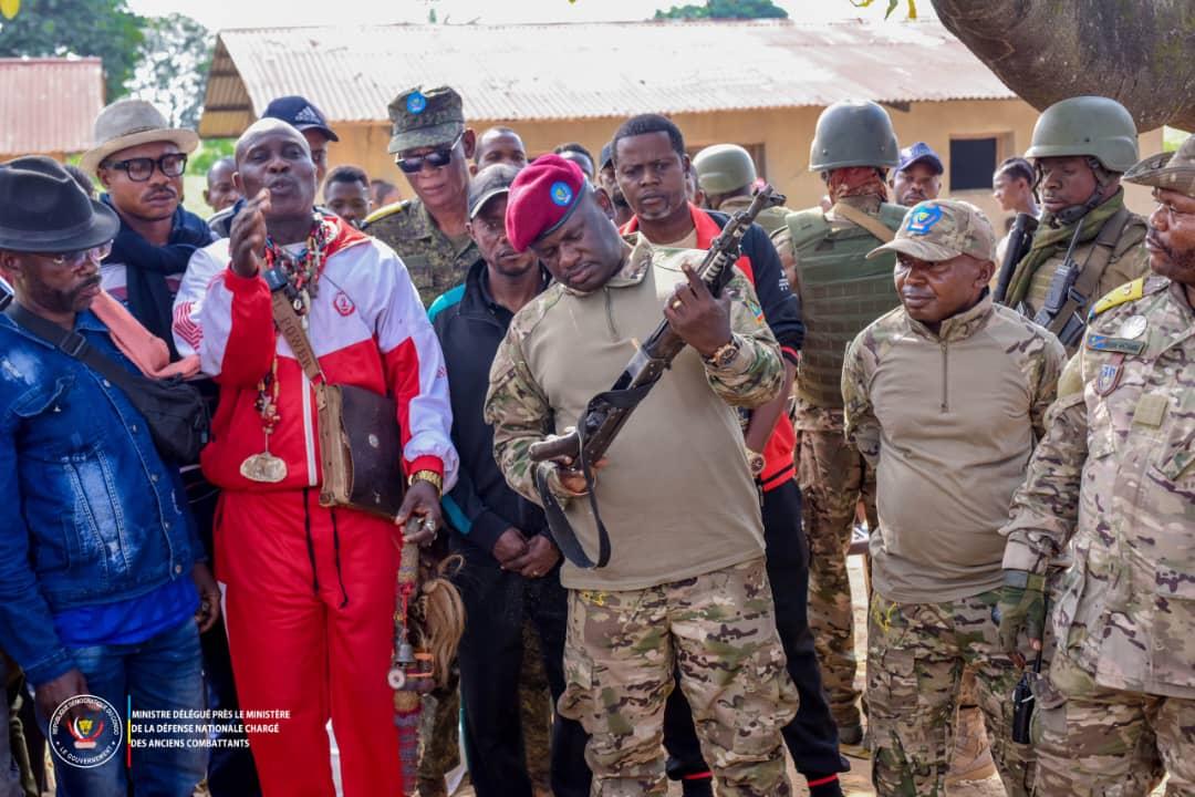 Maï-Ndombe : les ex leaders Mobondo apportent leur soutien au Ministre délégué Eliezer pour l'encadrement des jeunes démobilisés